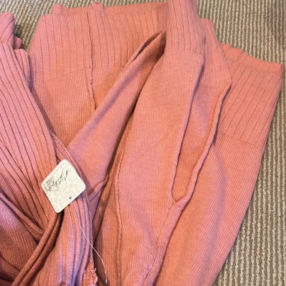 NWT: Free People Pink V-Neck Sweater - Picture 8 of 10